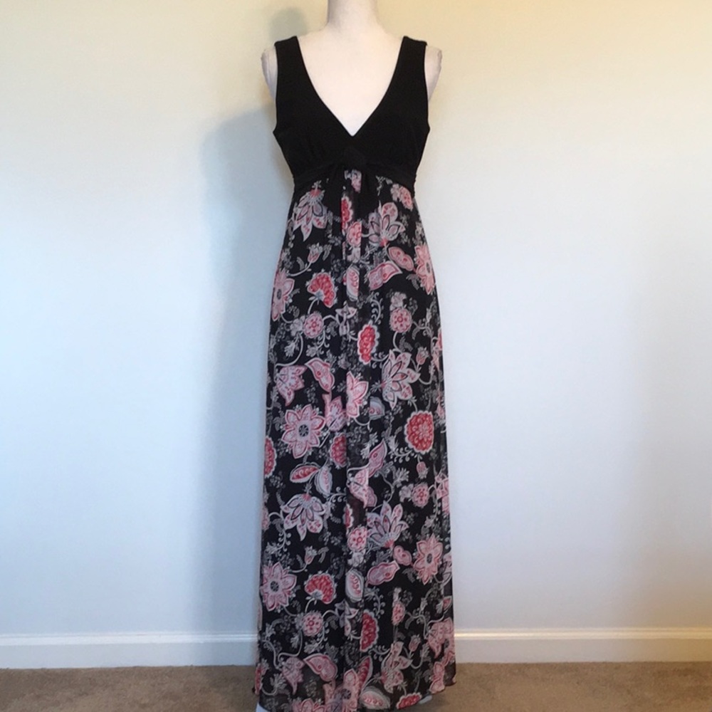 Bison Bisou V Neckline Sleeveless  Floral Midi
